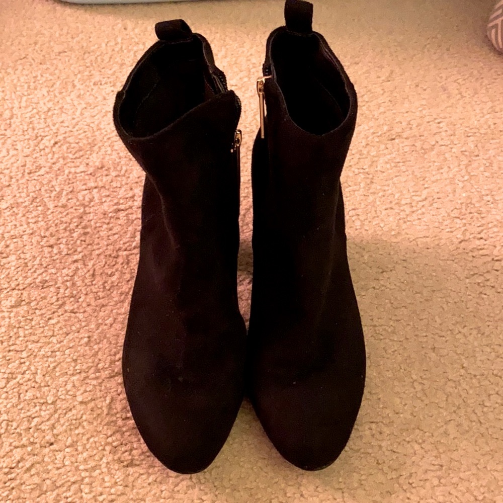 NWT 6.5- BCBG black suede booties Dorothy
